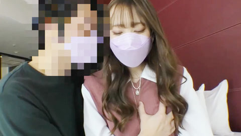 迷妹推荐--一位资深公鸡第一次刺穿阴道并痛苦地晕倒。_在男朋友面前