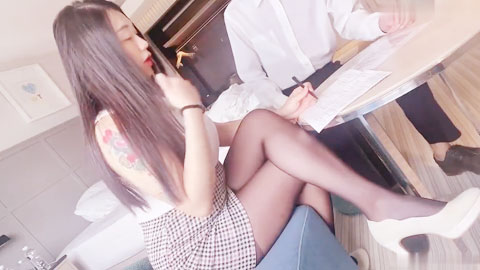 迷妹推荐--和上司一起出差的黑丝女秘书被潜规则各种姿势啪啪
