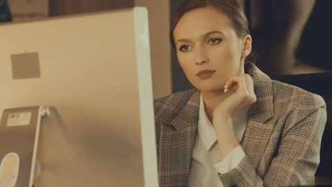 秘书办公室内传出呻吟声