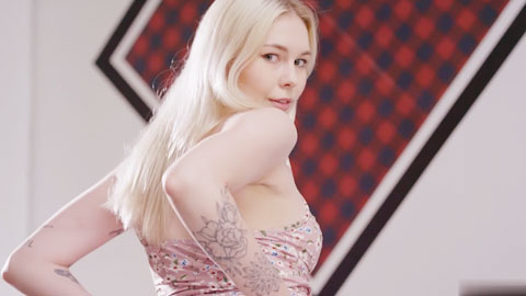 野模露出了她的小妹妹