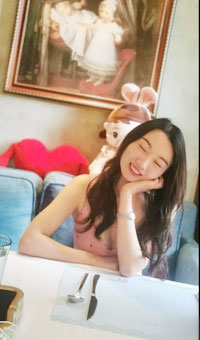 在麻将馆勾搭上的少妇， 老公不在去她家里操她的无毛小嫩B