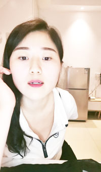 气质美御姐，来玩姐姐的骚逼，从下往上视角，假屌抽插骚穴，翘起大肥臀