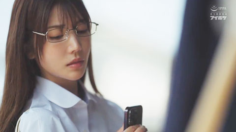 漂亮女教师在一次家访中被一个下流的老男人下药调教成母狗__001