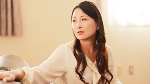 被岳母傲娇的身材深深吸引