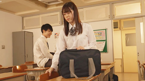 我没有可以信任的人。无论我整天去哪里，从早上到睡觉，我总是被强奸_001