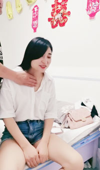 人妻被大哥套路，从害羞到放荡，反差到极致