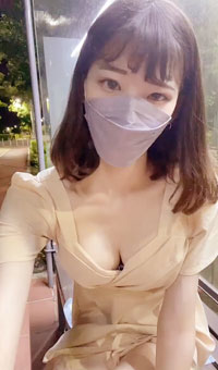 深夜公交站台露出