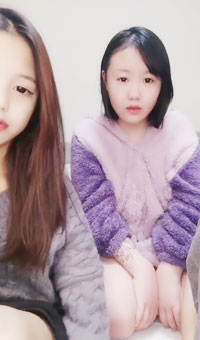 首见处女B特写，18岁下海，各式鲍鱼轮番上阵，处女膜清晰可见，大家来鉴别一下