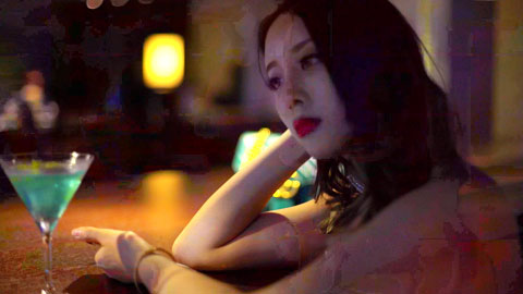 女神级172CM性感美女嫩模酒吧喝酒不小心中招后被