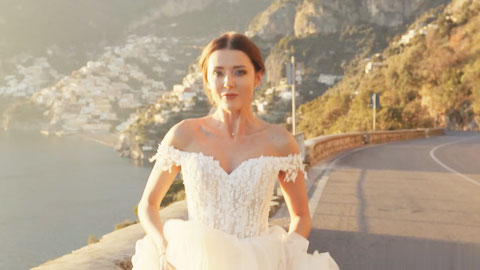 光头硬汉的娇柔妻子