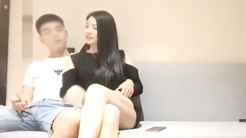 迷妹推荐--熟女人妻酒吧搭讪!探探少妇酒吧喝酒喝嗨了开房一人操一个