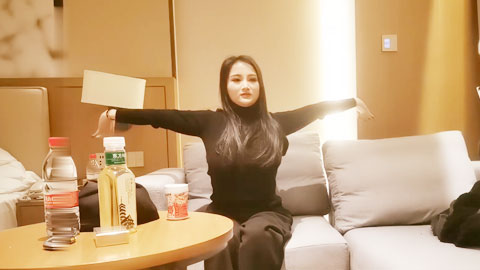 迷妹推荐--大奶妹角度完美插入细节清晰可见，风骚淫荡享受猛男暴插