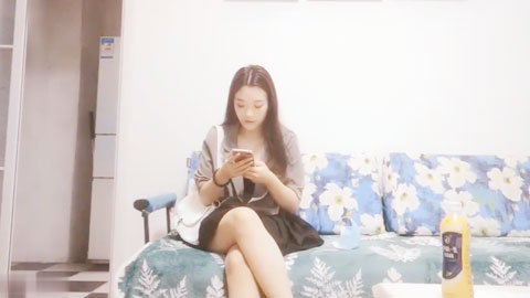 迷妹推荐--气质御姐就是吸引人啊_短裙紧身衣白皙肉体好冲动鸡巴立马硬邦邦_抱着坐在腿上吸吮爱抚哦哦狠狠操