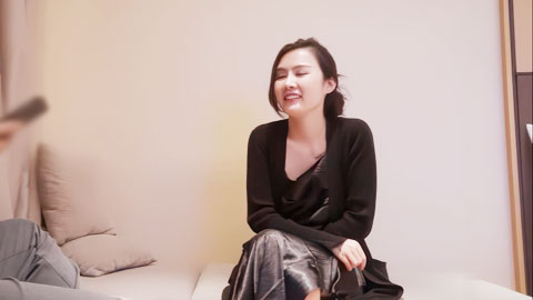 迷妹推荐--约了个长相甜美黑衣极品妹子啪啪，舌吻舔弄调情口交后入抽插猛操