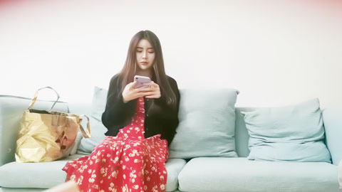 迷妹推荐--碎花红裙很清爽，空姐制服超反差