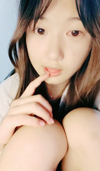 刚发育好，萌妹阴毛可不少