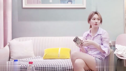 迷妹推荐--肌白如雪年轻美女，黄黄的逼毛，逼还是粉嫩的，各种姿势体位草