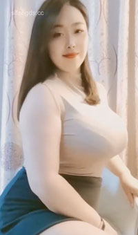 极品巨乳熟女高人气网红，脱光卖骚佳作