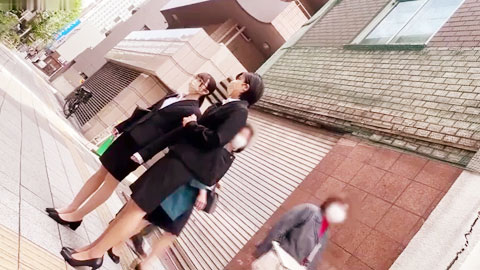 尾随迷晕两位制服美女下班回家 拖去房间无限迷玩 无套内射了一遍又一遍