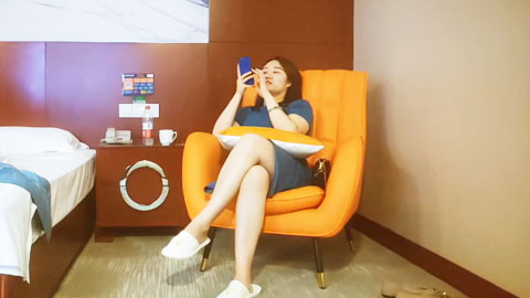 迷妹推荐--良家人妻，知性女教师饥渴本性一览无余高潮阵阵