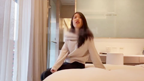 迷妹推荐--酒店约炮刚刚放暑假的大二学妹 干她的粉嫩小鲍鱼