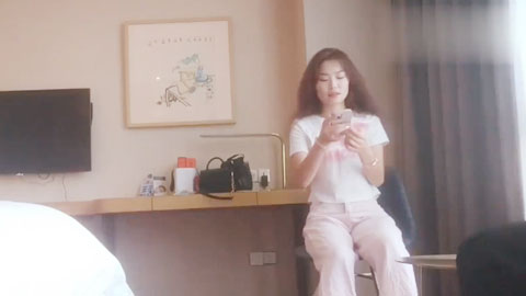 迷妹推荐--附近美甲店漂亮女技师模特身材逼逼粉嫩