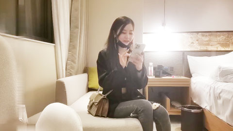 迷妹推荐--舞蹈系学妹就地过年，出来背着男友兼职，蜂腰翘臀美腿，一顿输出爽到高潮