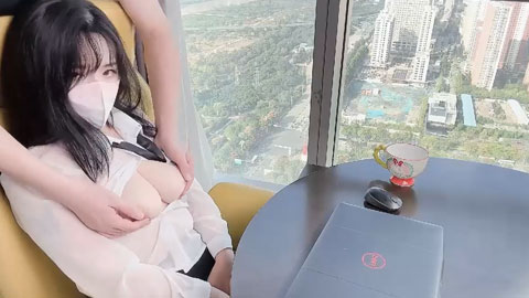 迷妹推荐--清纯秘书为升职加薪主动献身老板~落地窗前被爆操内射！