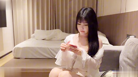 迷妹推荐--妹妹胸和屁股让人忍不住一直玩弄，情趣黑丝在身让人欲罢不能