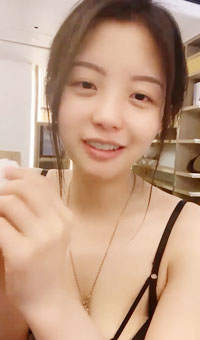 清纯吊钟巨乳新人 喜欢吃鸡上位啪啪