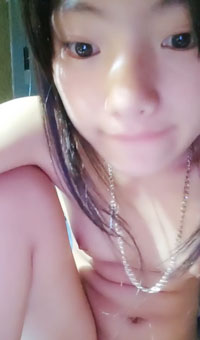 初次下海的学妹全程露脸大秀直播赚外快_听狼友指挥展示骚穴_手指伸进骚逼抠弄还要揉着小奶子