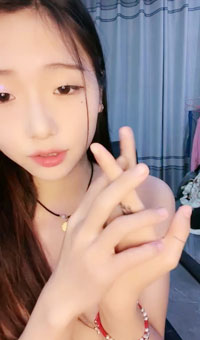 纯欲系极品美女穿上吊带黑丝情趣装自慰