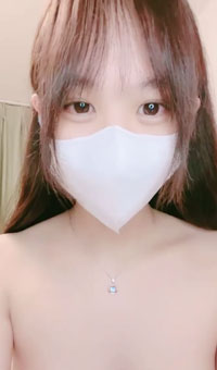 吊带小背心,情趣开裆内裤,脱光光自摸揉穴,震动棒抽插呻吟