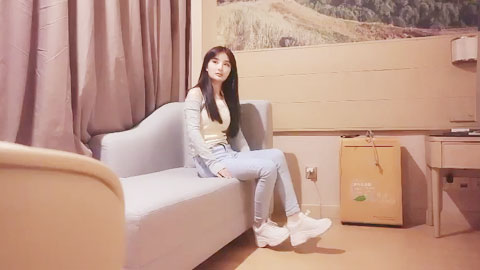 迷妹推荐--高颜值妹妹才播了一半怀疑被偷拍，翻车