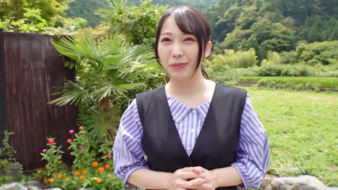 巨乳人妻温泉约会性感超群大尻美人妻麻衣26岁弥生美月-03