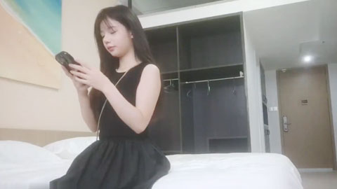 迷妹推荐--19岁美少女肤白貌美听话近各姿势展现抽插