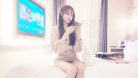 迷妹推荐--大长腿网红妹，花臂纹身腰细胸大，你的JB好大啊骑乘抱着猛操，扶着小腰打桩机快速进出