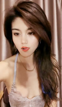 极品身材车模热舞大秀，性感三点若隐若现诱惑十足