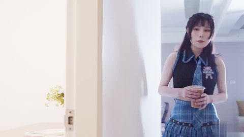 迷妹推荐--巨乳妹妹硬援团用小穴汁援哥哥用功读书