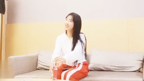 迷妹推荐--166身高，00后兼职，C胸，极品美乳，超清设备偷拍，近景展示