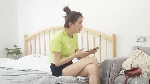 迷妹推荐--女神身姿绰约，勾魂小妖精，舔穴乱扭，C罩杯大胸乱颤干爽