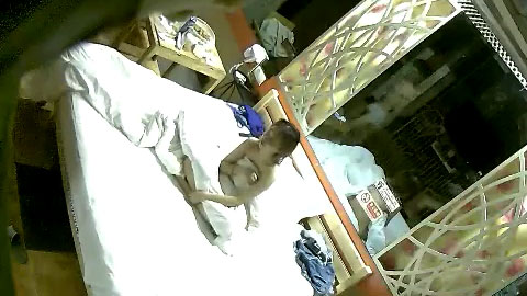 迷妹推荐--贴心眼镜哥一夜两次，让金发女友特别爽