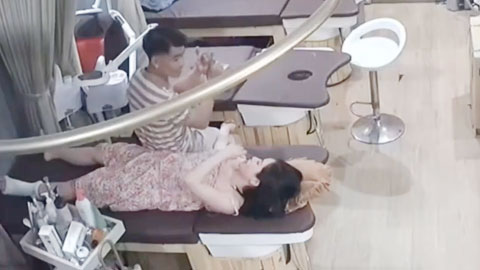 迷妹推荐--漂亮大奶老板娘偷情_小伙舔奶舔逼掰开内内直接强上