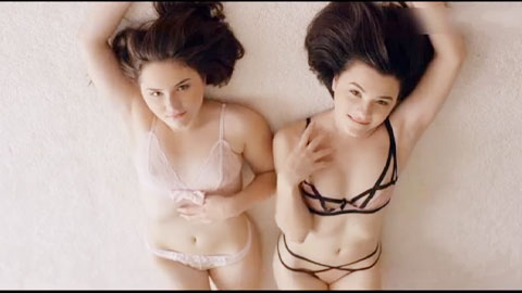 白嫩无毛馒头一线天姐妹花同性恋