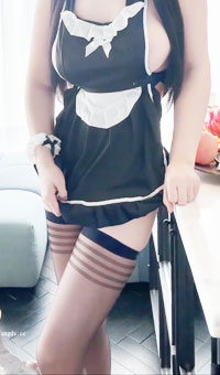 尺度突破，SM女仆脱光光，露奶露逼，身材真的无敌