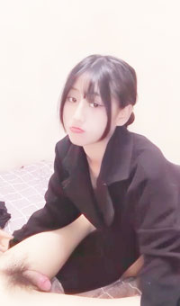 爱穿男友衣服的妹子