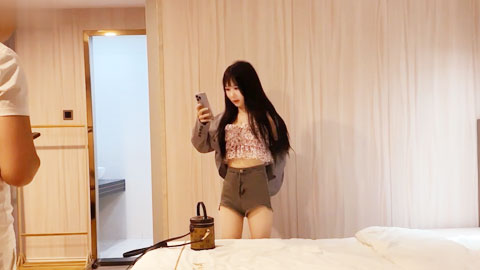 迷妹推荐--冒充学生的少女娇声绝顶泪眼迷离忘我舌吻