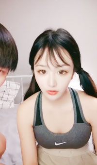 双马尾网红牙套妹和炮友居家操逼