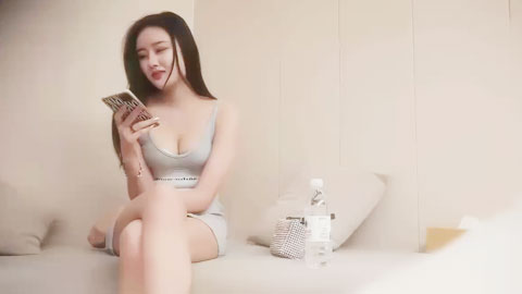 迷妹推荐--白嫩极品女神1115仅一场可盐可甜白嫩女情趣网袜诱惑你