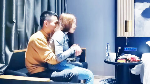 迷妹推荐--广东湛江的客家妹子,个子不高但是皮肤白奶子也很大，汗流浃背一顿猛操